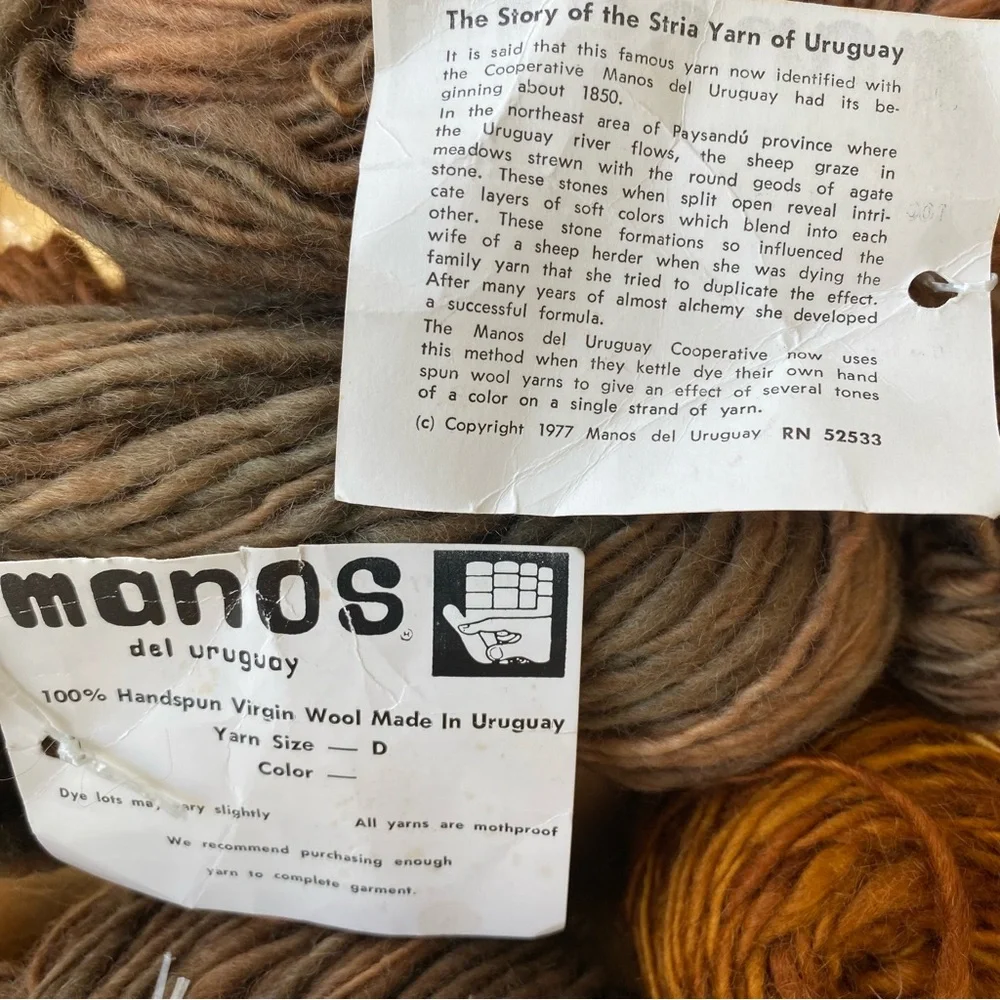 Handspun Virgin Wool by Manos del Uruguay. Bundle of 4 hanks + 3 partial cakes - Picture 3 of 12